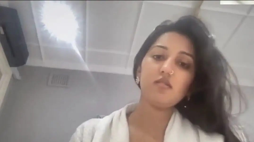 Desi girl secretly showing her nude body in bathroom