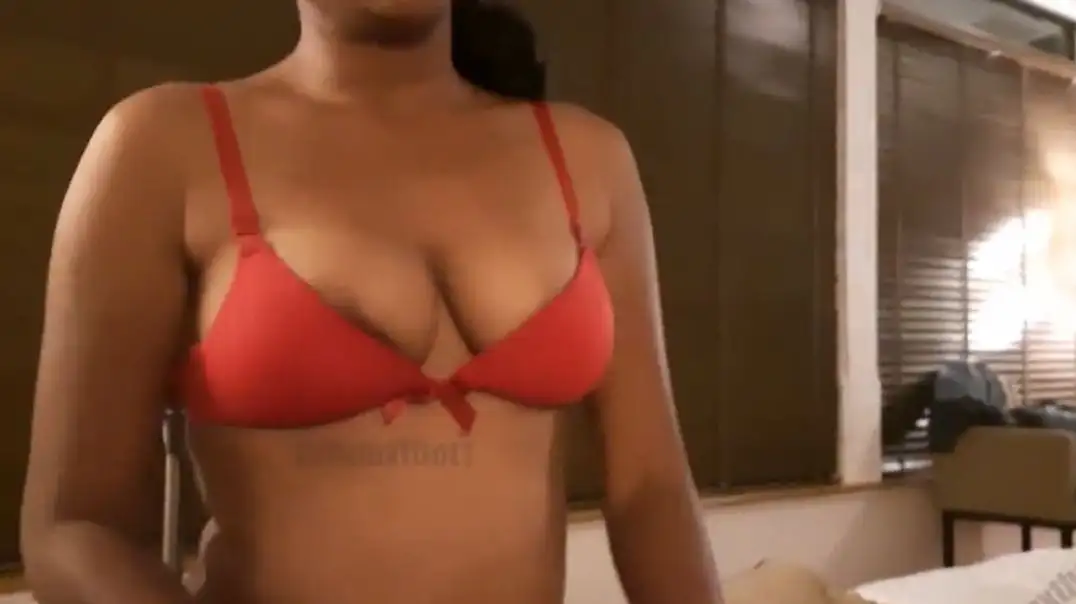 Indian girl secretly fucking in Oyo hotel room