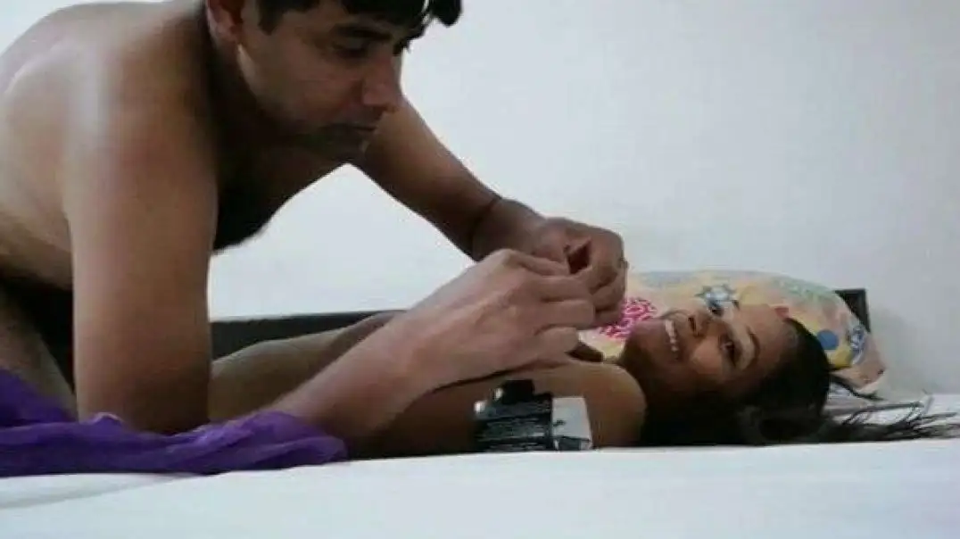 Hot Desi Couple Chudai With Condom On