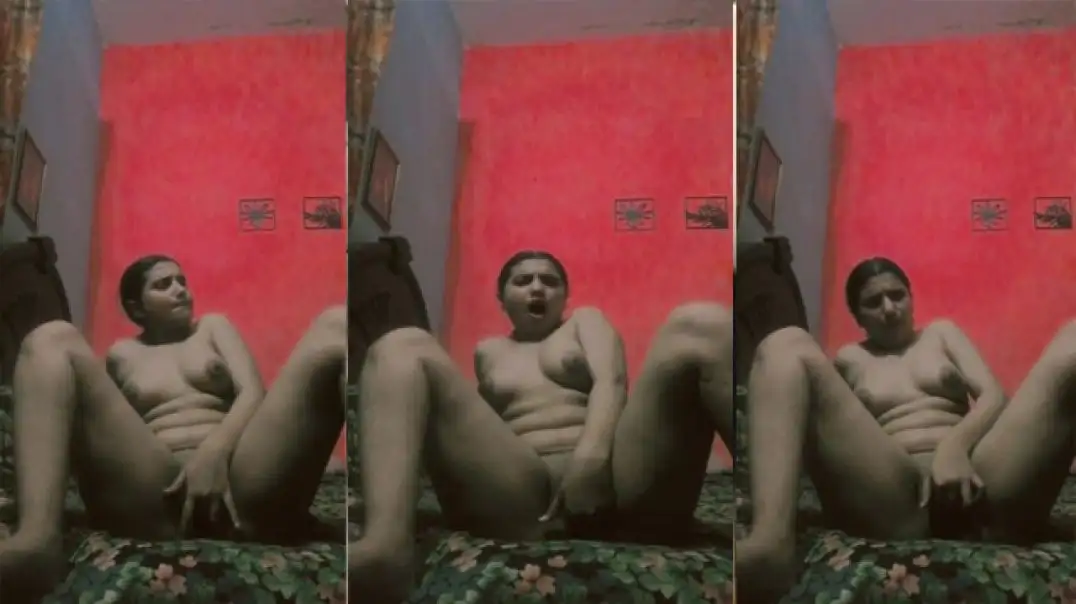 Bollywood Style Pakistani Babe Ayesha’s Secret Solo Session