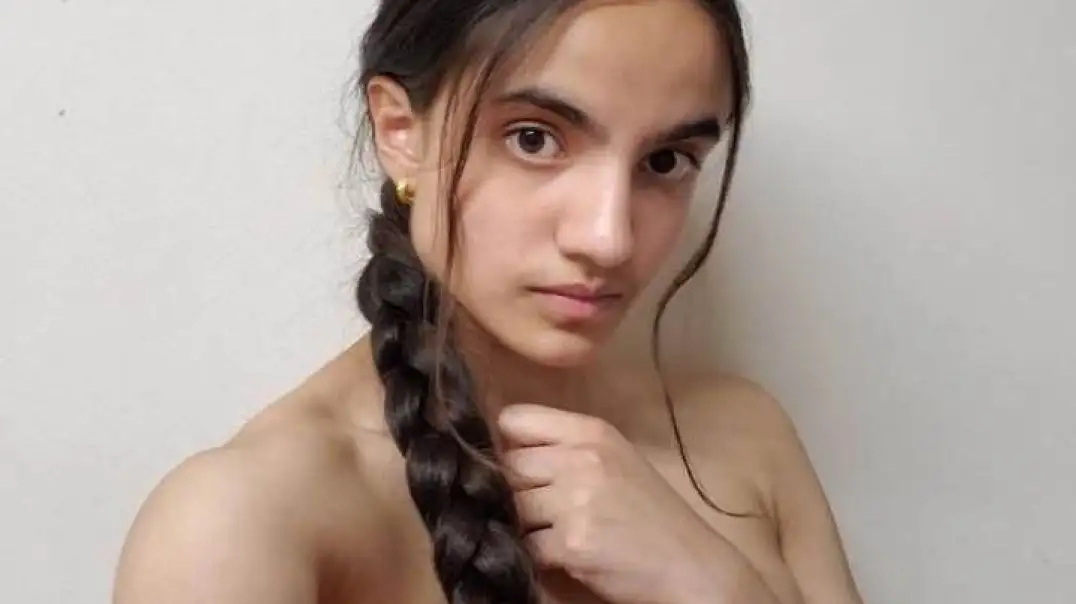 Desi Girl Shows Hot Nude Body for Private Fuck