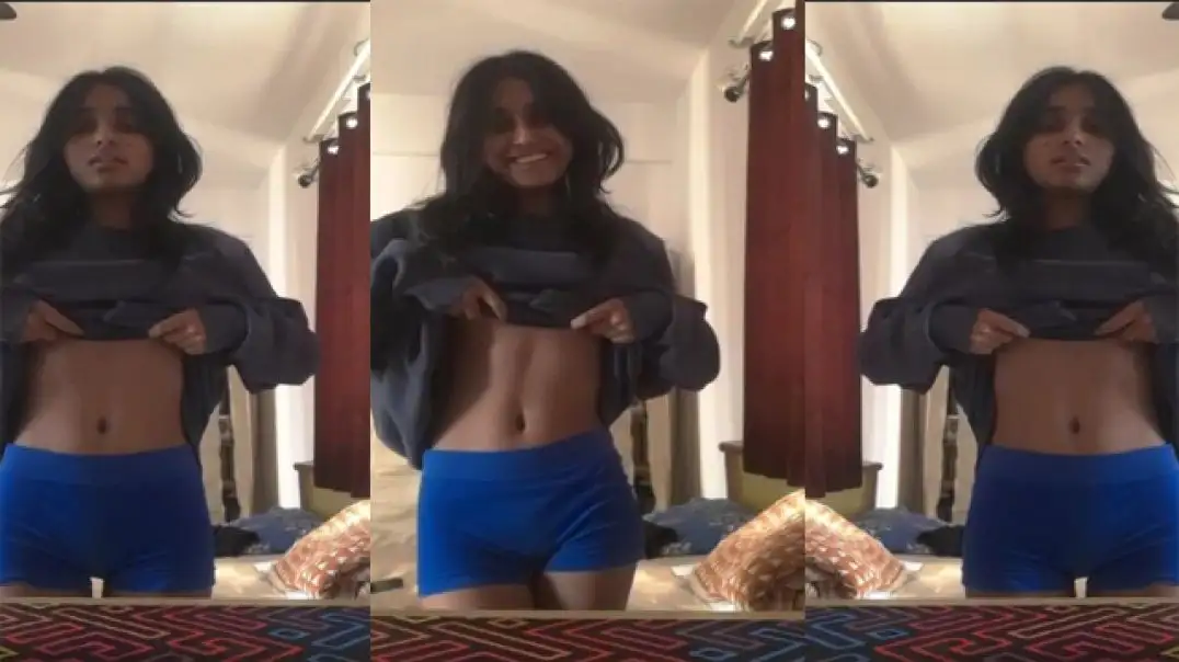 Hot Slim Girlfriend Showing Secret Private Moments