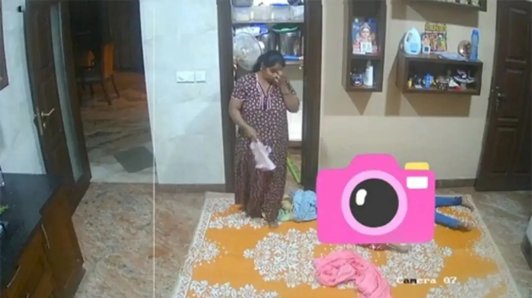 Aunty Ki Badi Breasts Caught On CCTV Hot Video