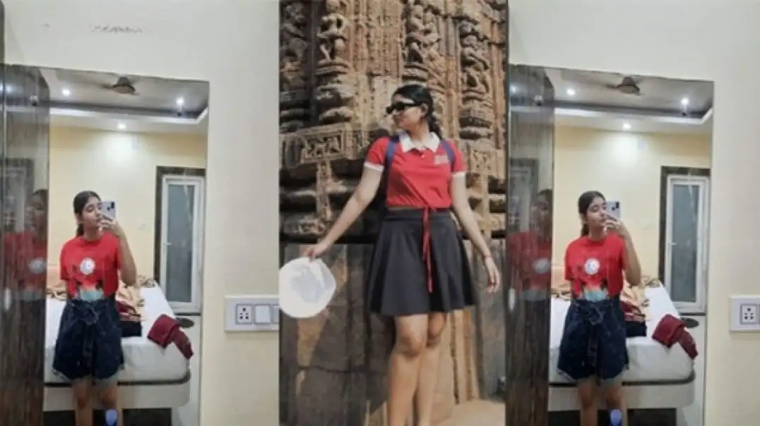 Desi girl showing her hot figure privately