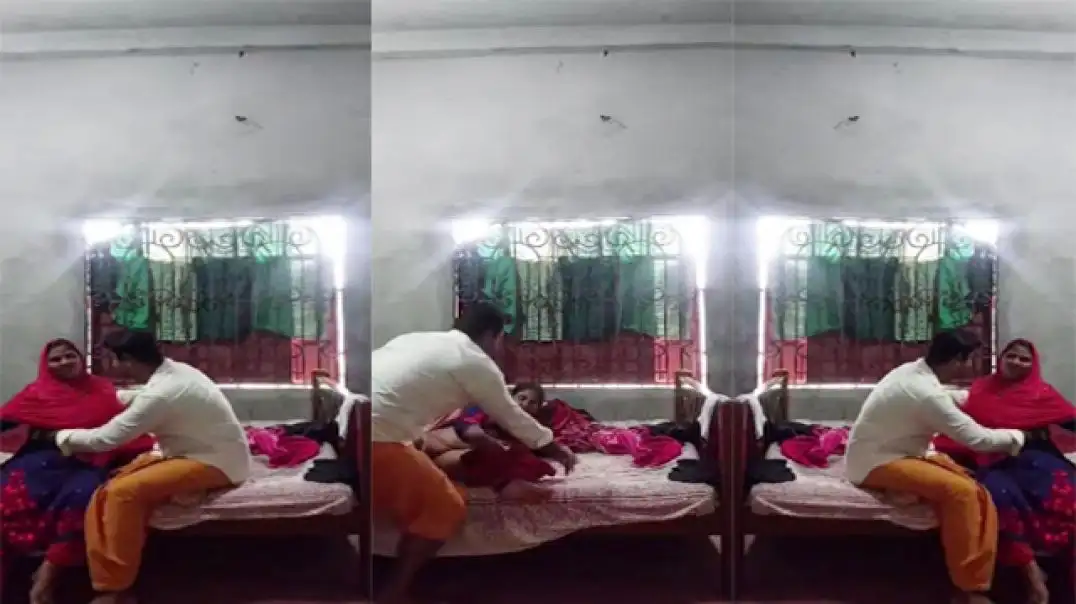 40 Year Old Bhabhi's Secret Fucking Affair with Neighbour