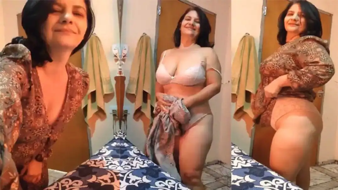 Desi Milf Secretly Fingering Her Tight Asshole