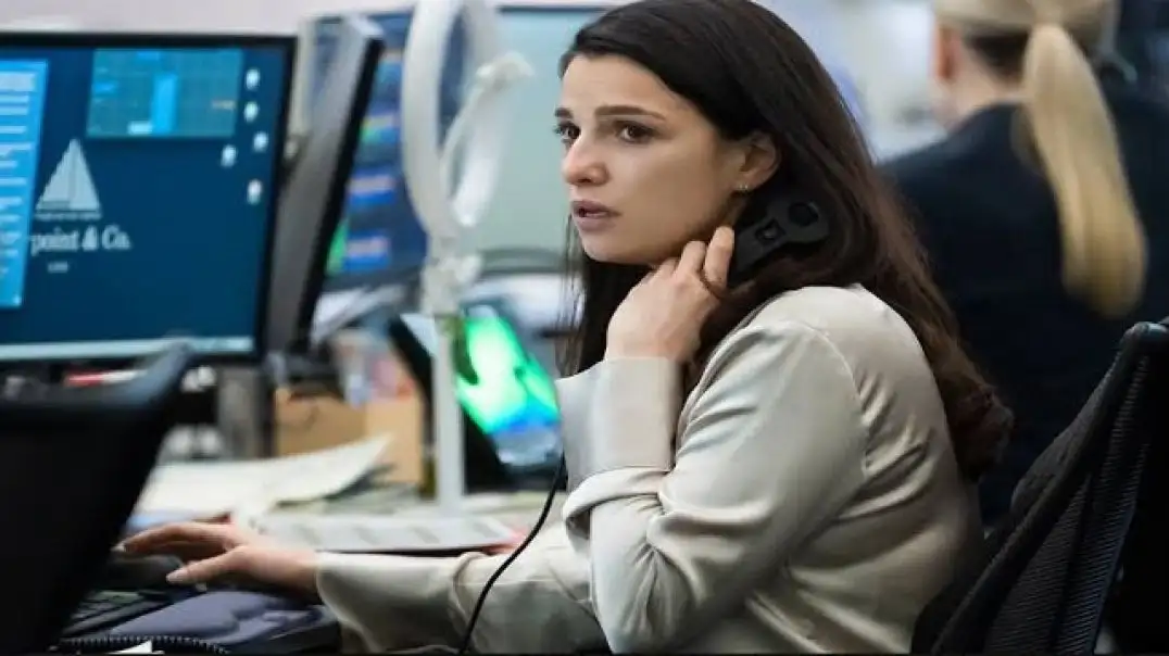 Hot Journalist's Nude Jiggle in Secret Debut Video