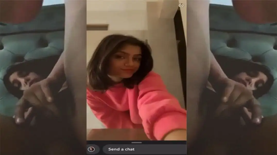Bollywood Style Desi GF’s Private Fingering Snapchat Leak