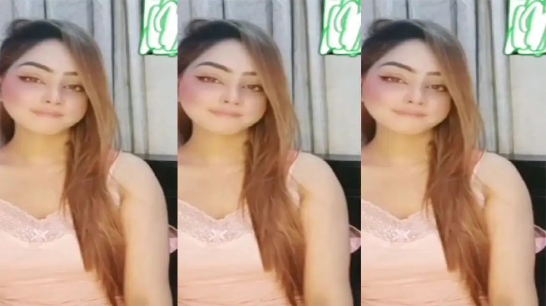 Desi Memsaab Flashing Shaved Booty Like a Pro