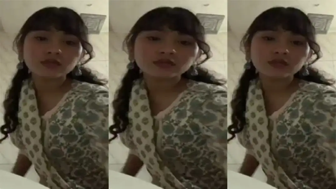 Girlfriend's Steamy Fingering Play in Private